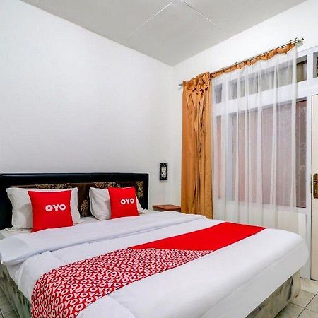 Oyo 3341 Ten Guest House Bandung Exteriör bild