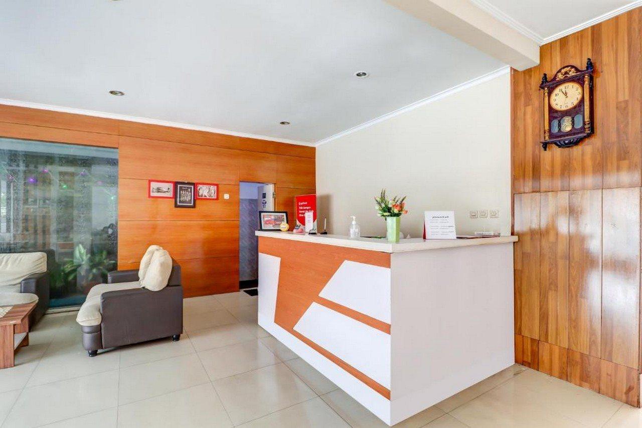 Oyo 3341 Ten Guest House Bandung Exteriör bild